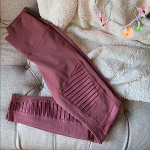 Alo moto legging hi rise in rosewood